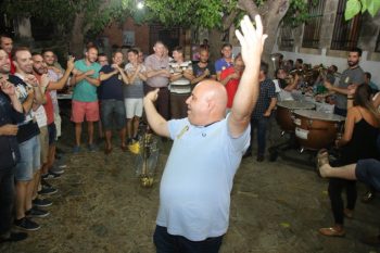 La Filà Judíos protagonitza una nit de fusió festera a Benilloba
