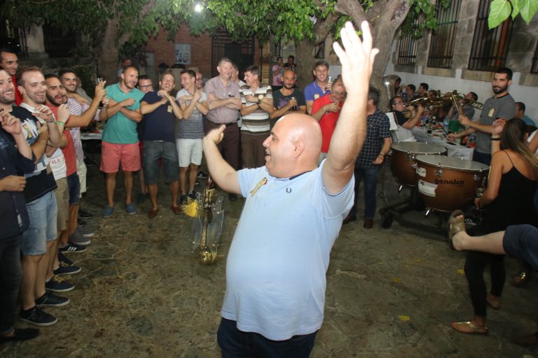 La Filà Judíos protagonitza una nit de fusió festera a Benilloba